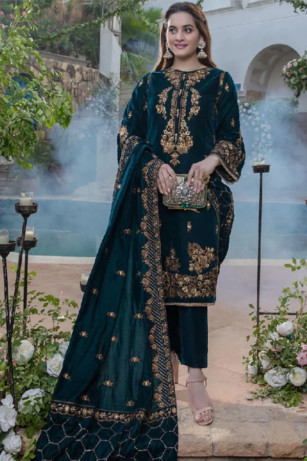 KN402-WINTER Embroidered Velvet 3 Piece With Velvet Shawl